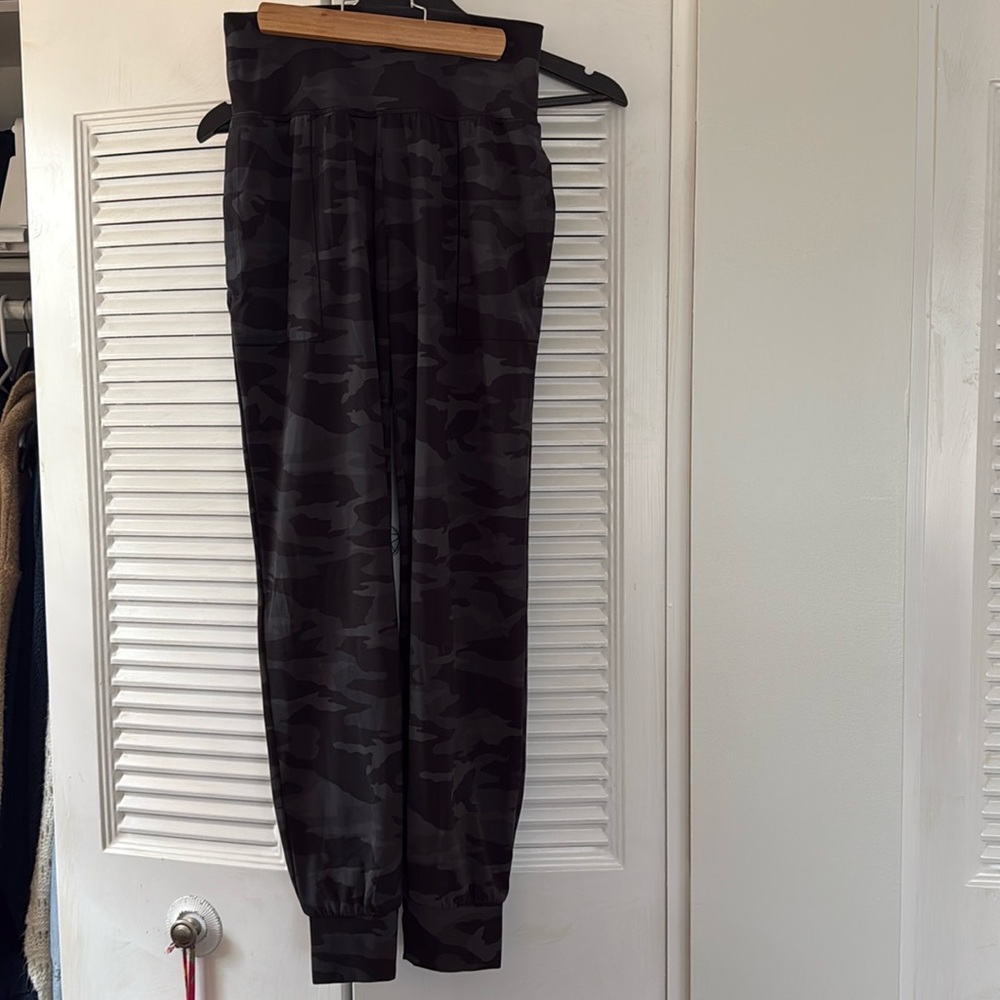 Athleta Camo Salutation High Rise Jogger